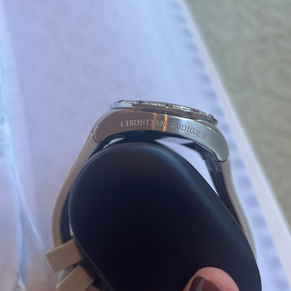 Watch - Picture 2 of 5